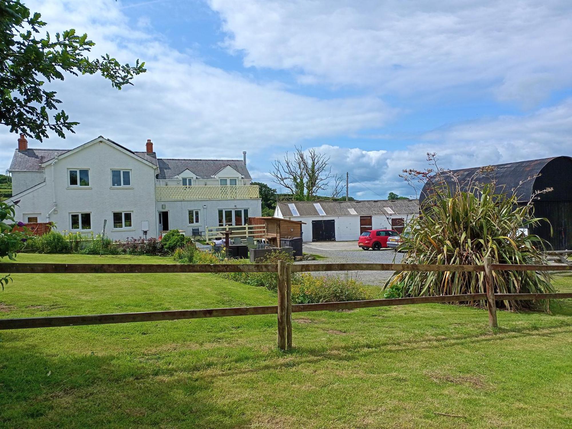 Hotel Pantysgyfarnog Near Carmarthenshire Pembrokeshire Exterior foto